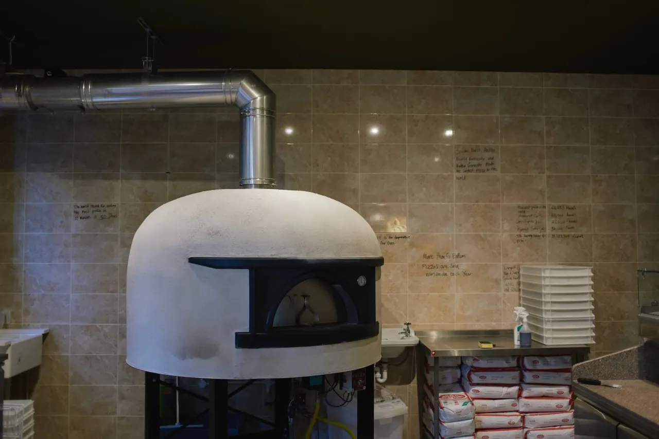 Peter Pizzeria Nottingham interior in converted bank