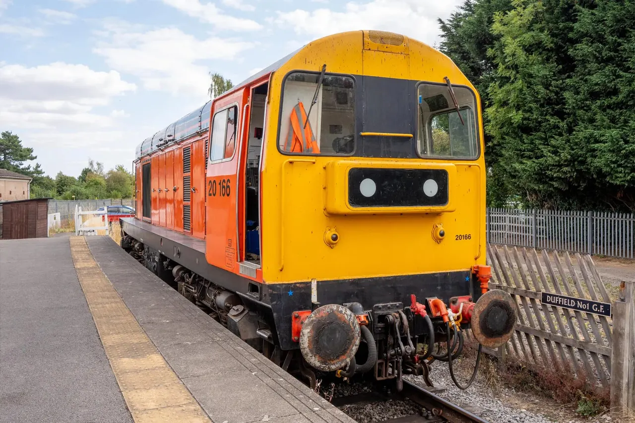 Train on Ecclesbourne Valley Railway line