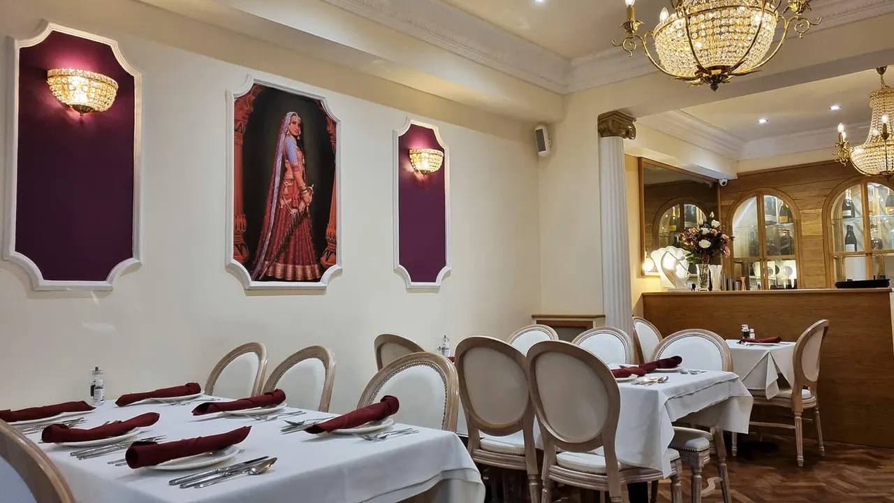 Korma Sutra dining setting