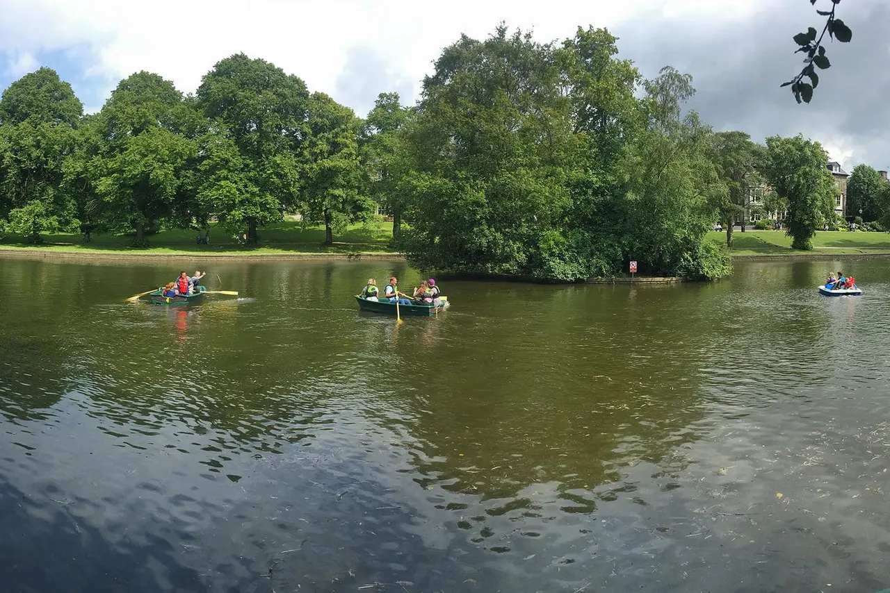 Boating lake at Pavilion Gardens