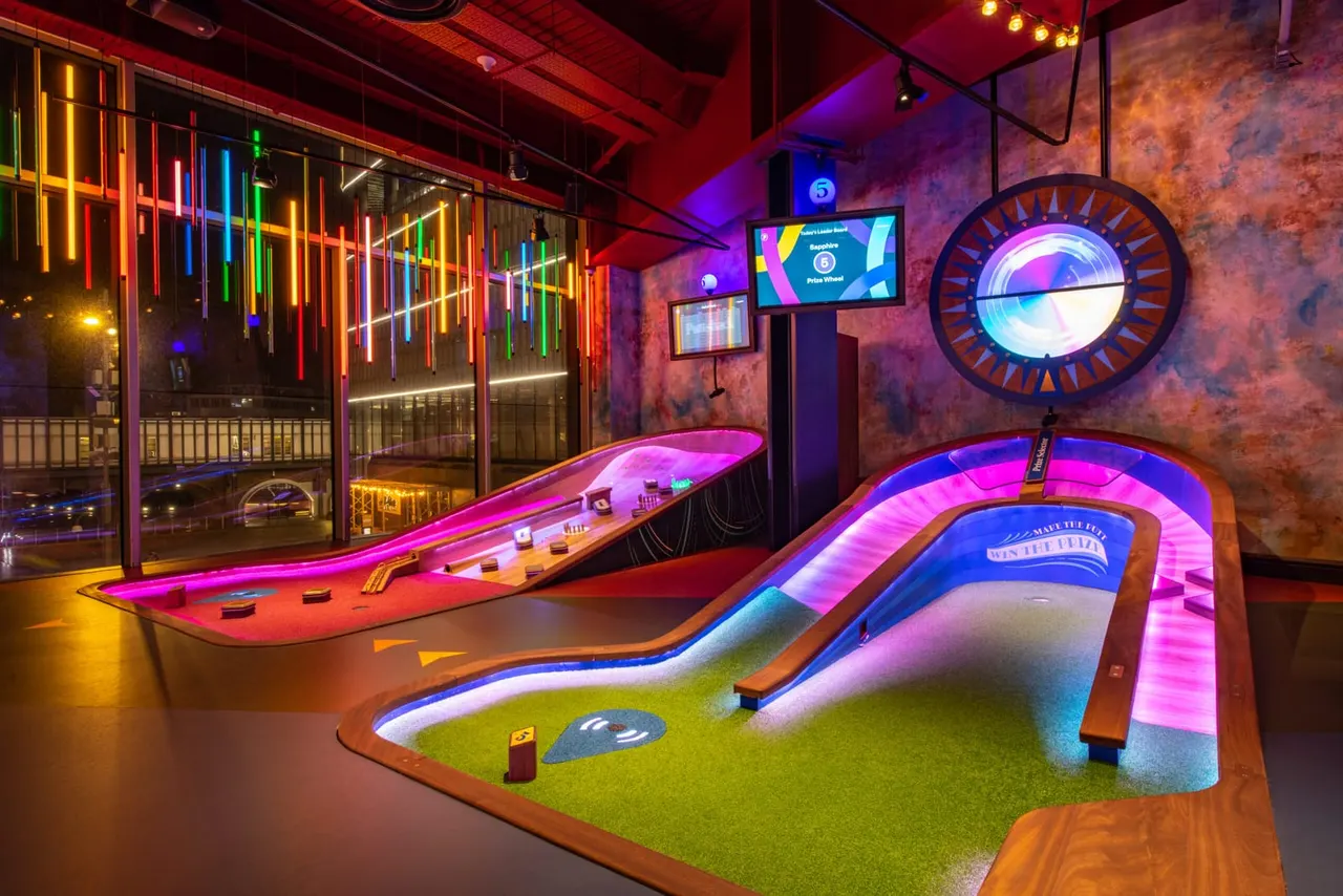 Puttshack White City