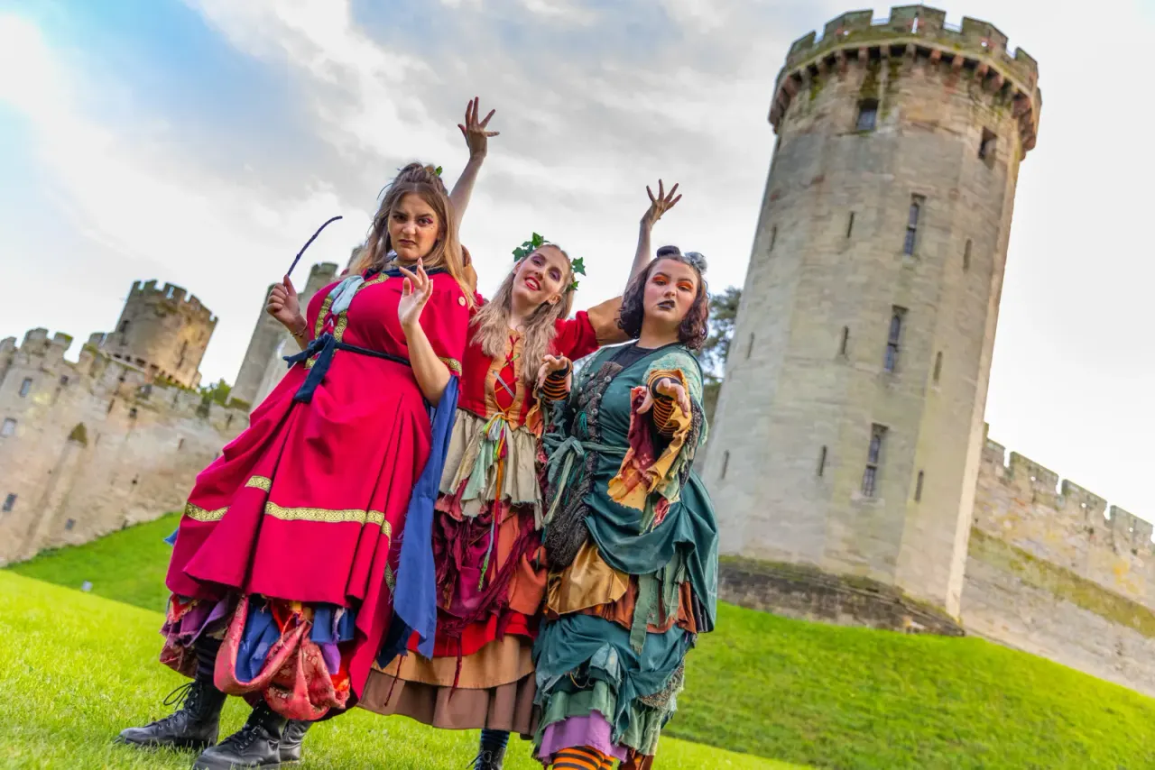 Castle After Dark scare actors and night atmosphere at Warwick Castle