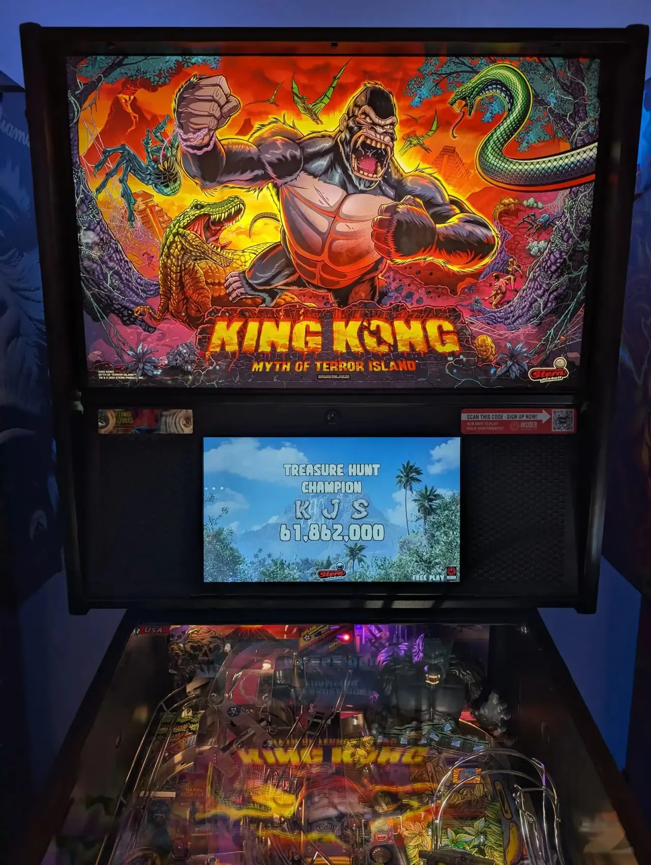 King Kong pinball machine display screen showing animated character and game details.