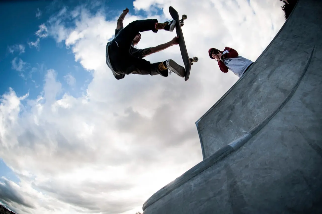 Bowl transition aerial action at The Hook skate park