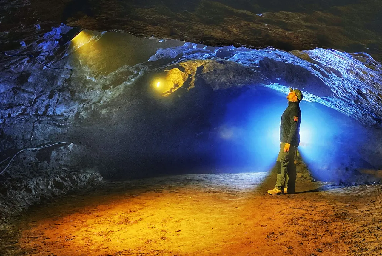 Peak Cavern cave landscape