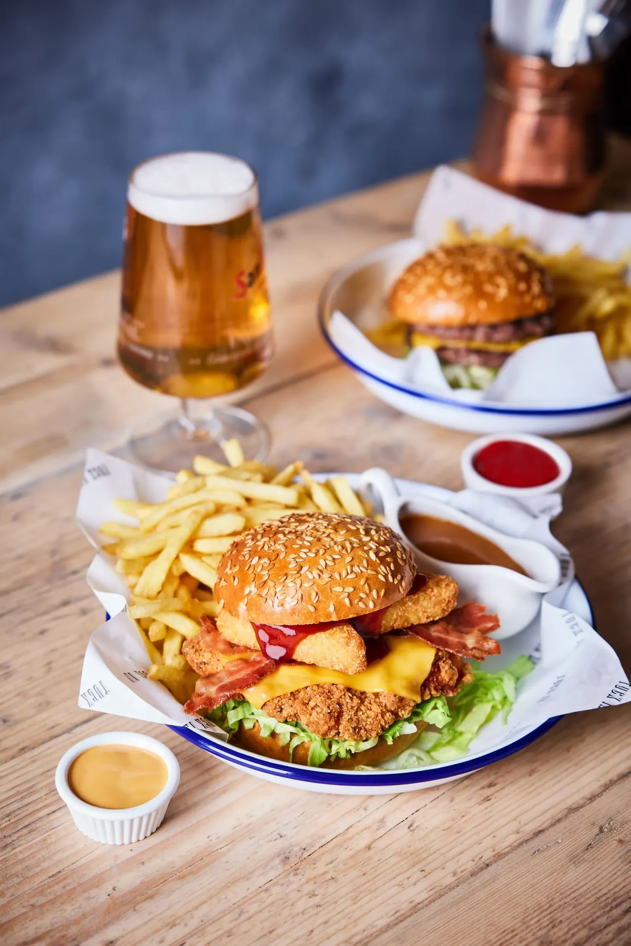 Fairway Inn burger served with chips