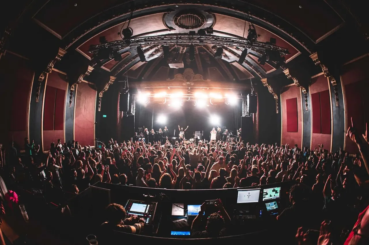 Komedia