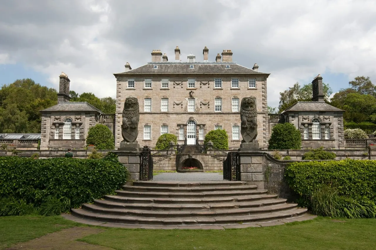 Pollok House exterior Pollok Country Park
