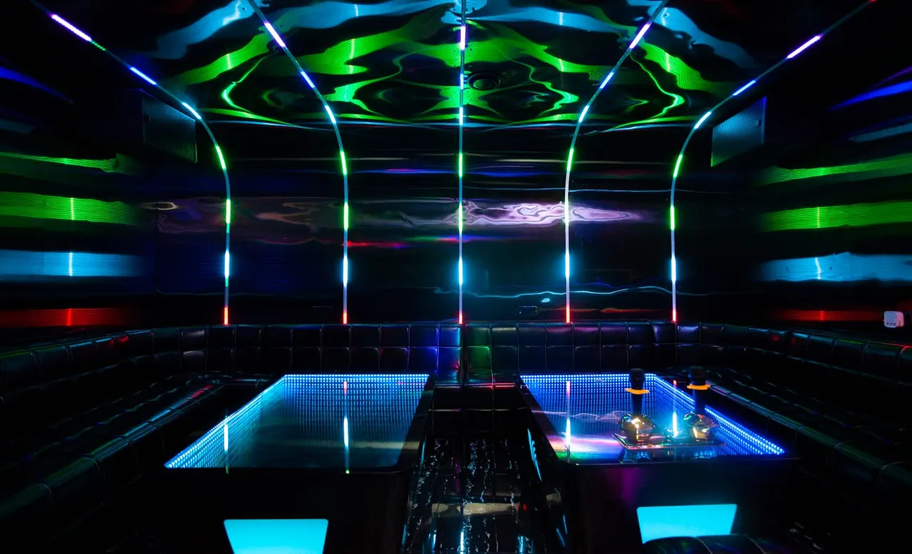 Golden Beach Karaoke Bar 黄金海岸KTV