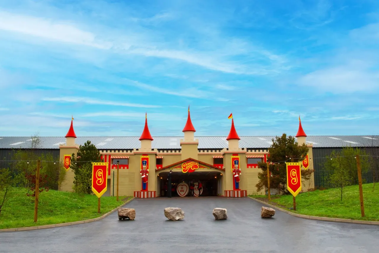 Theme park rides at Gulliver's Valley