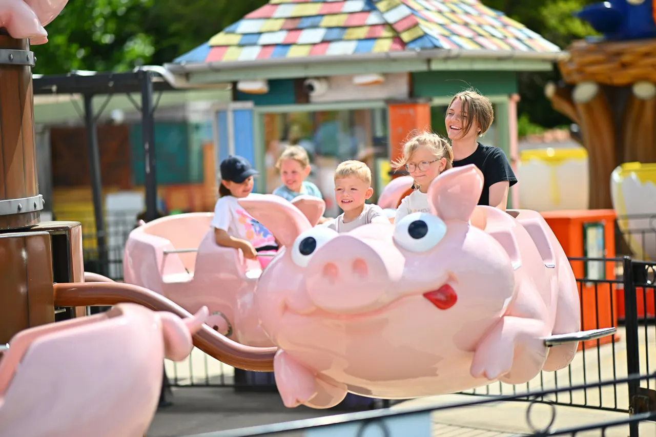 Giddy Piggies ride at Sundown