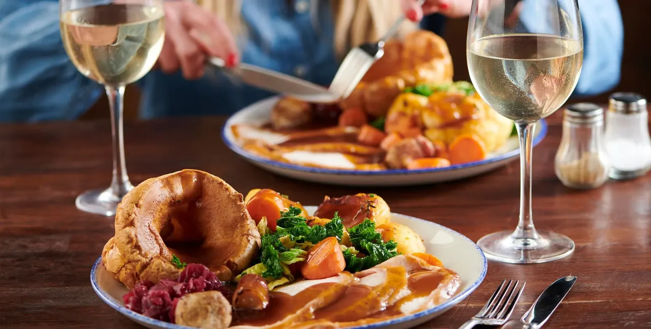 Fairway Inn Sunday roast with Yorkshire puddings and vegetables