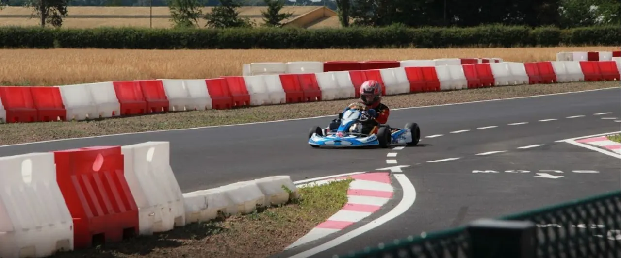 Owner-driver karts at ELK Motorsport circuit