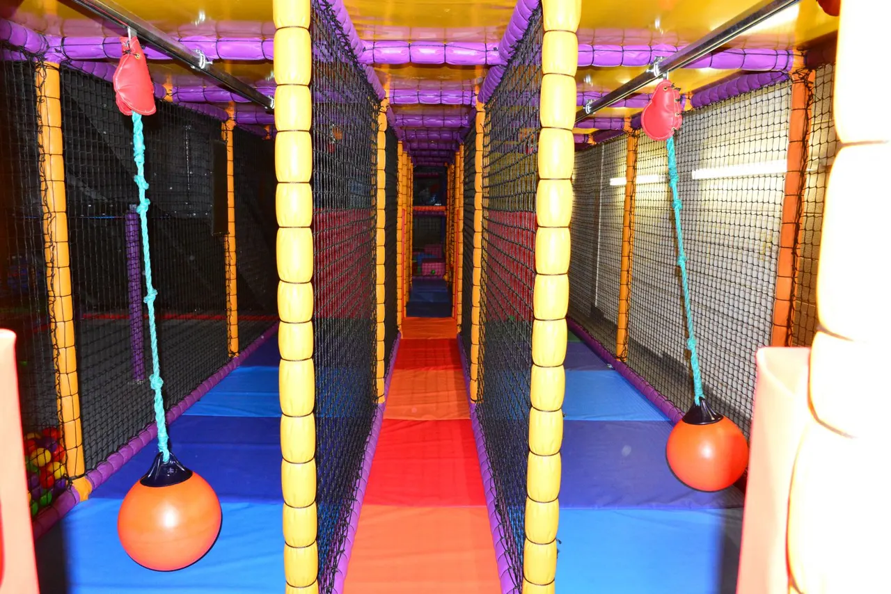 Soft-play interior gallery at Squiggles Playden