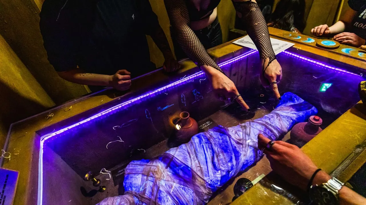 Houdini's Escape Room Experience - Redditch